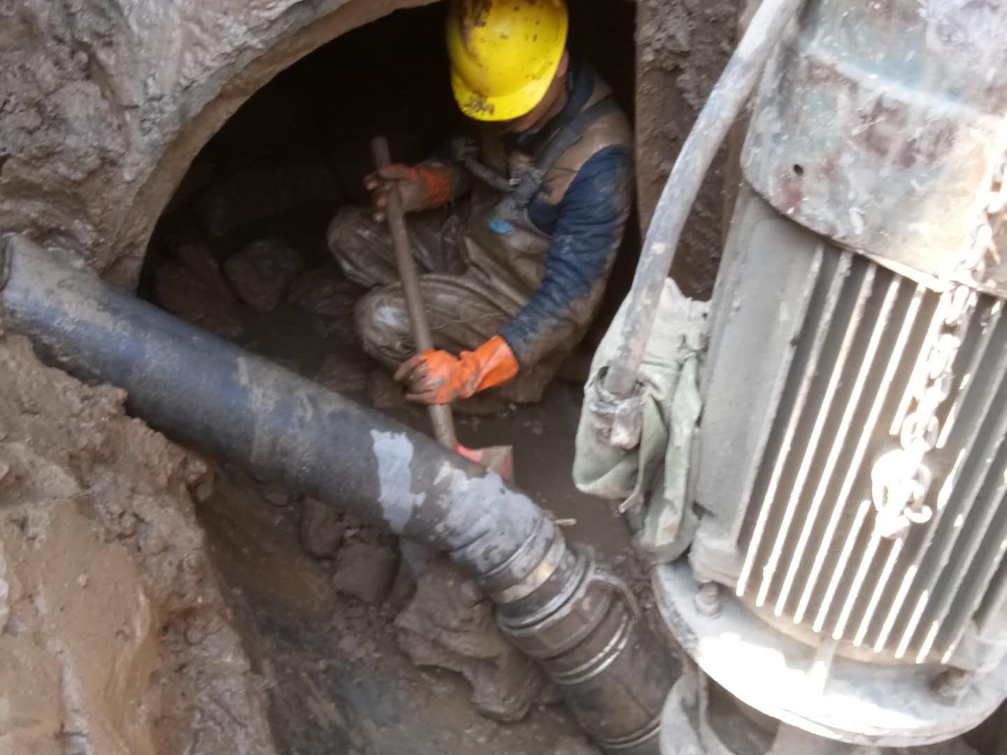 广华办事处管道清淤