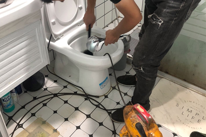 广华办事处马桶堵塞自己疏通还是找师傅?专业上门服务让你省时更省心